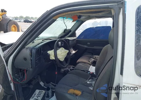 2004 Chevrolet Silverado 1500 z USA, uszkodzony, nr VIN 1GCEC19V14Z237583